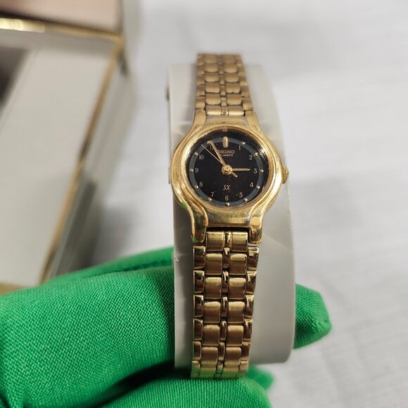 Vintage Seiko V401-0281 Woman’s Ladies Quarts Watch - Picture 2 of 5